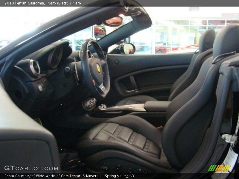  2010 California  Nero Interior