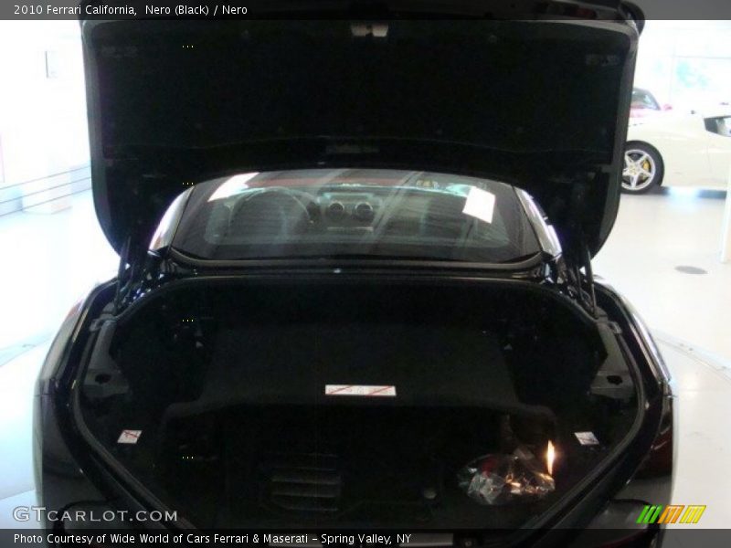 Nero (Black) / Nero 2010 Ferrari California