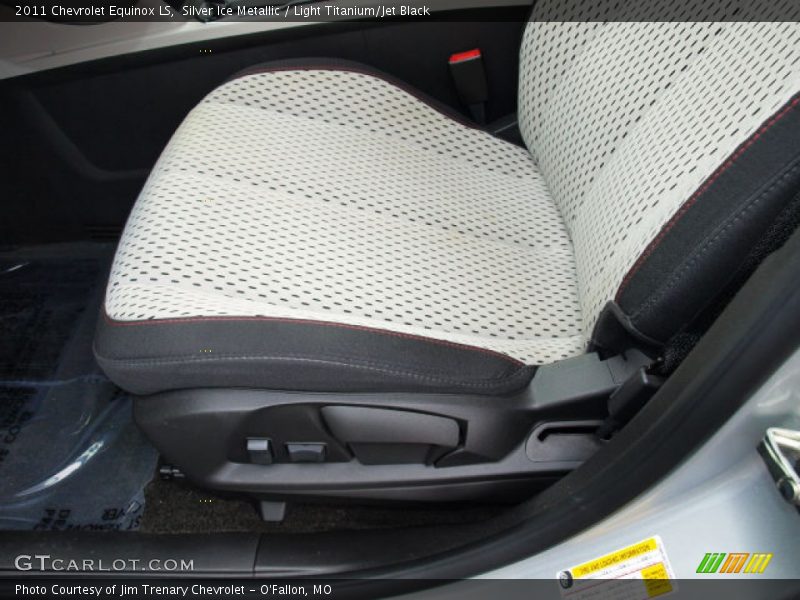 Silver Ice Metallic / Light Titanium/Jet Black 2011 Chevrolet Equinox LS