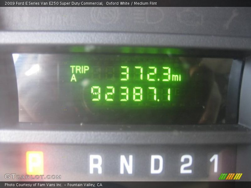 Oxford White / Medium Flint 2009 Ford E Series Van E250 Super Duty Commercial