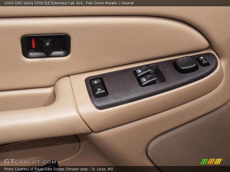 Controls of 2004 Sierra 3500 SLE Extended Cab 4x4
