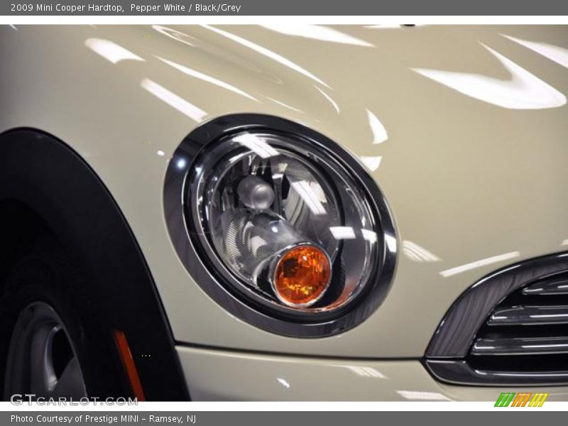 Pepper White / Black/Grey 2009 Mini Cooper Hardtop