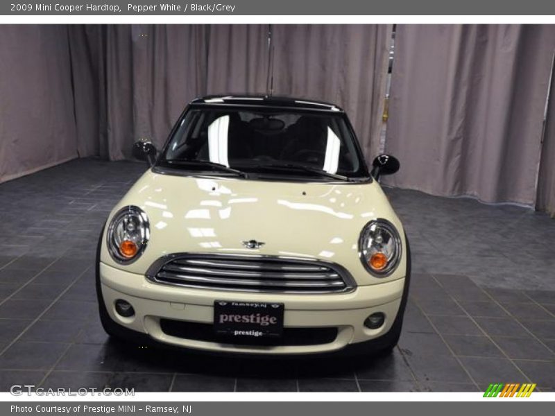 Pepper White / Black/Grey 2009 Mini Cooper Hardtop