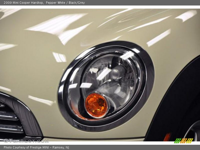 Pepper White / Black/Grey 2009 Mini Cooper Hardtop