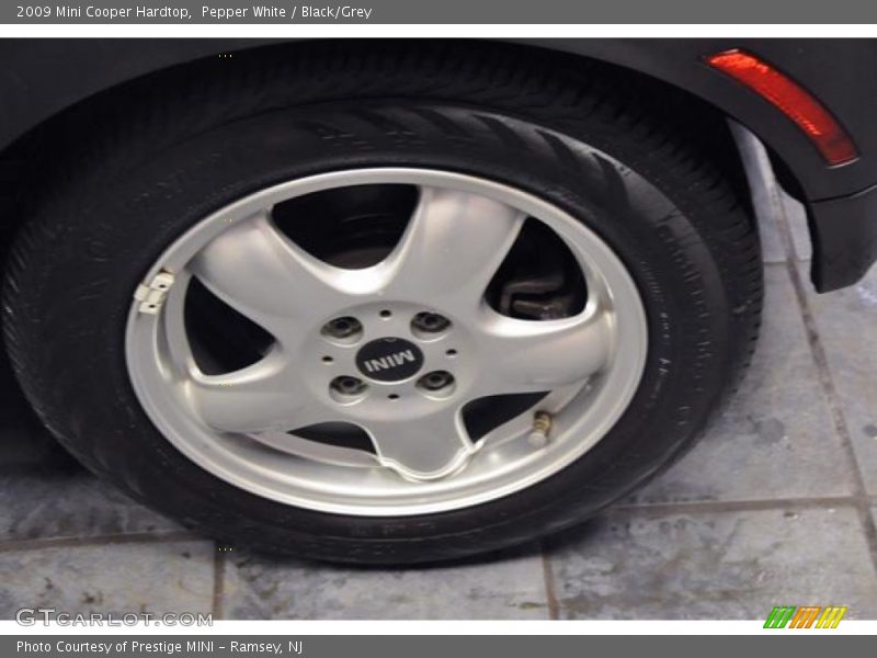 Pepper White / Black/Grey 2009 Mini Cooper Hardtop