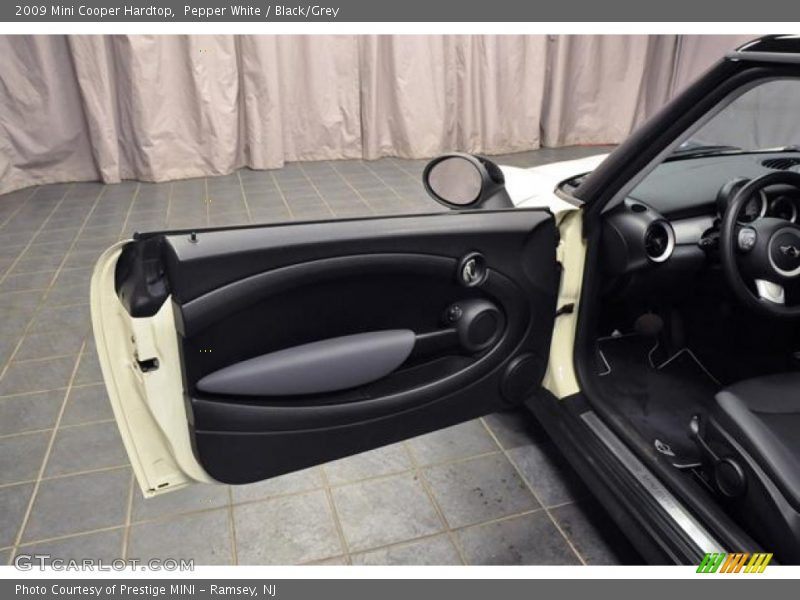 Pepper White / Black/Grey 2009 Mini Cooper Hardtop
