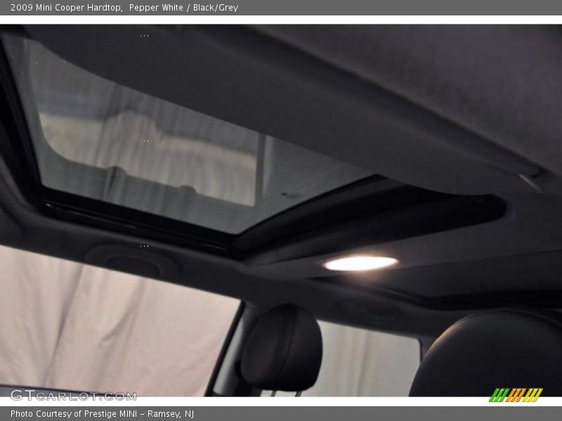 Pepper White / Black/Grey 2009 Mini Cooper Hardtop