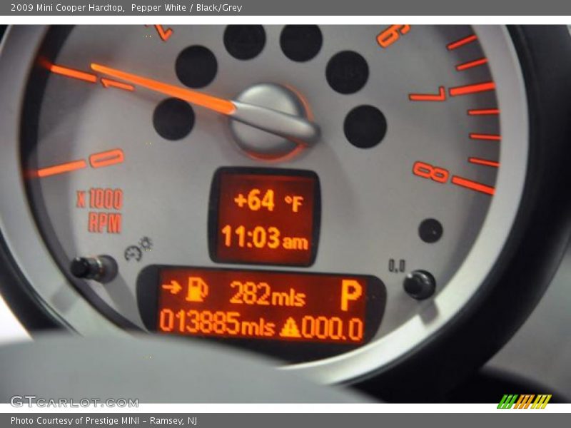 Pepper White / Black/Grey 2009 Mini Cooper Hardtop