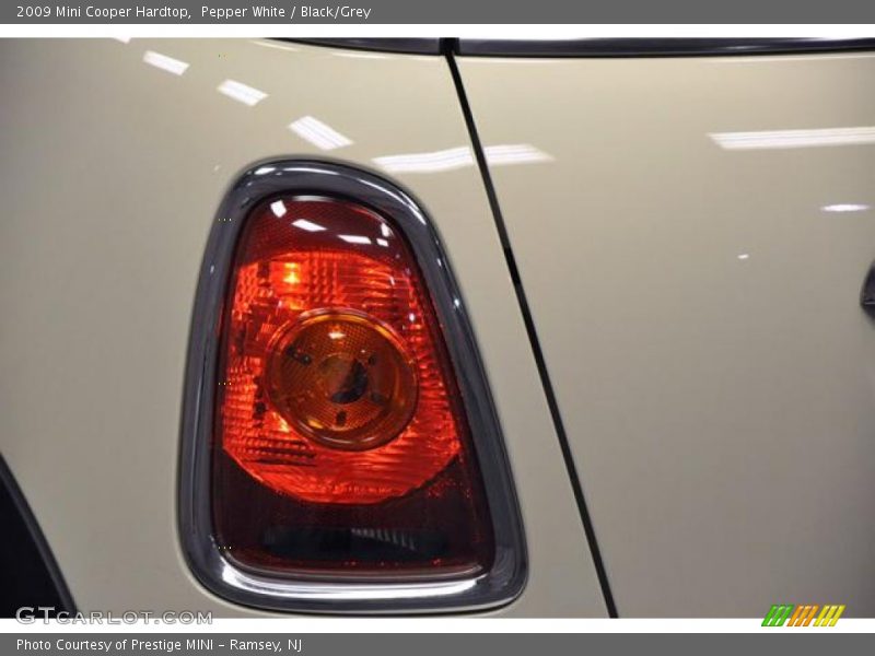 Pepper White / Black/Grey 2009 Mini Cooper Hardtop