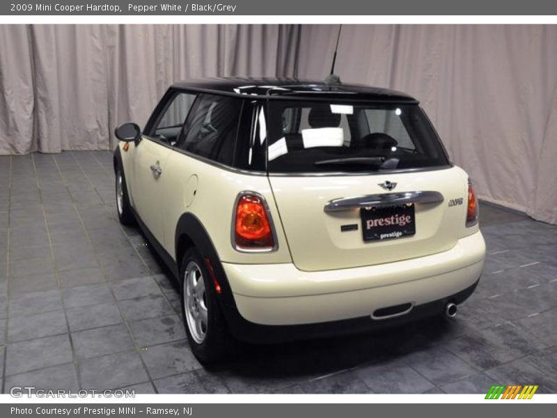 Pepper White / Black/Grey 2009 Mini Cooper Hardtop