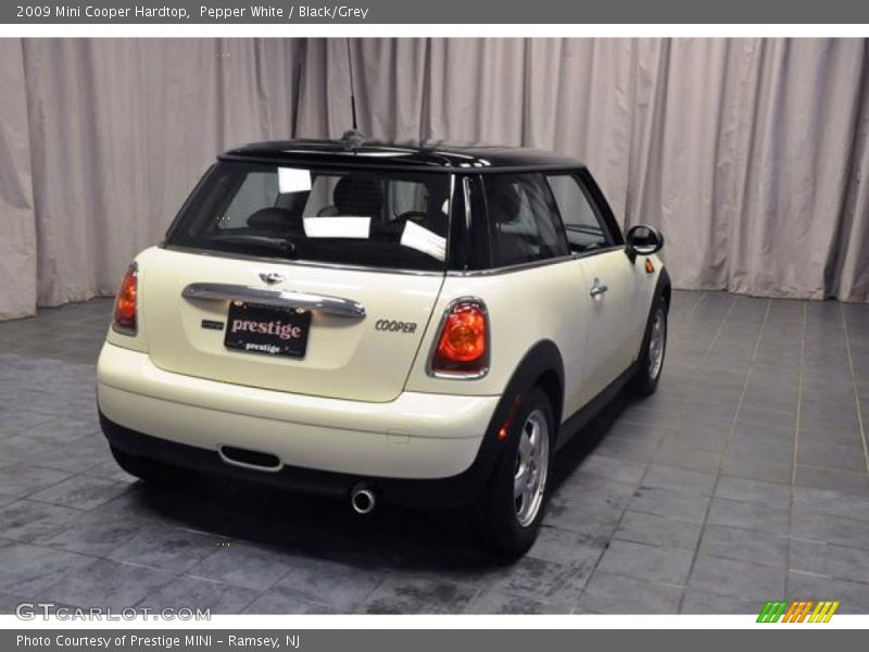 Pepper White / Black/Grey 2009 Mini Cooper Hardtop