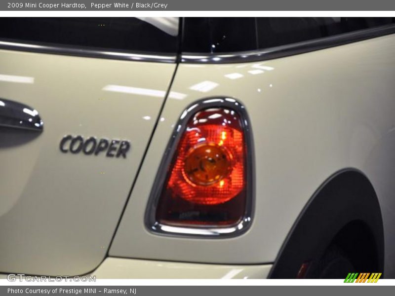 Pepper White / Black/Grey 2009 Mini Cooper Hardtop