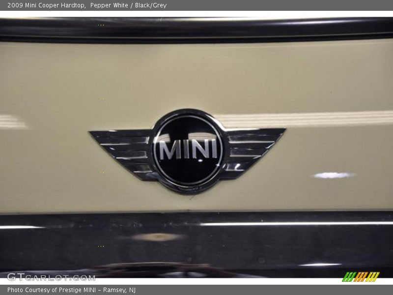 Pepper White / Black/Grey 2009 Mini Cooper Hardtop