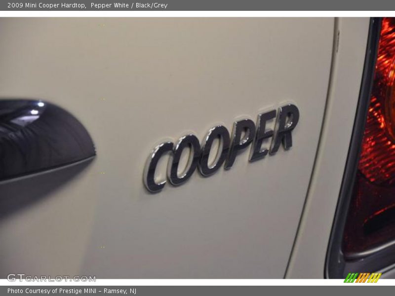 Pepper White / Black/Grey 2009 Mini Cooper Hardtop