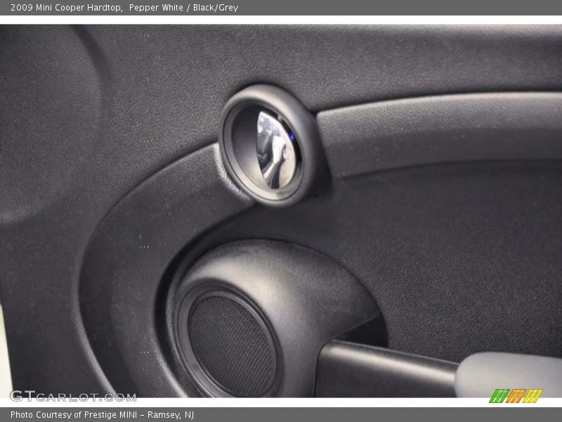 Pepper White / Black/Grey 2009 Mini Cooper Hardtop