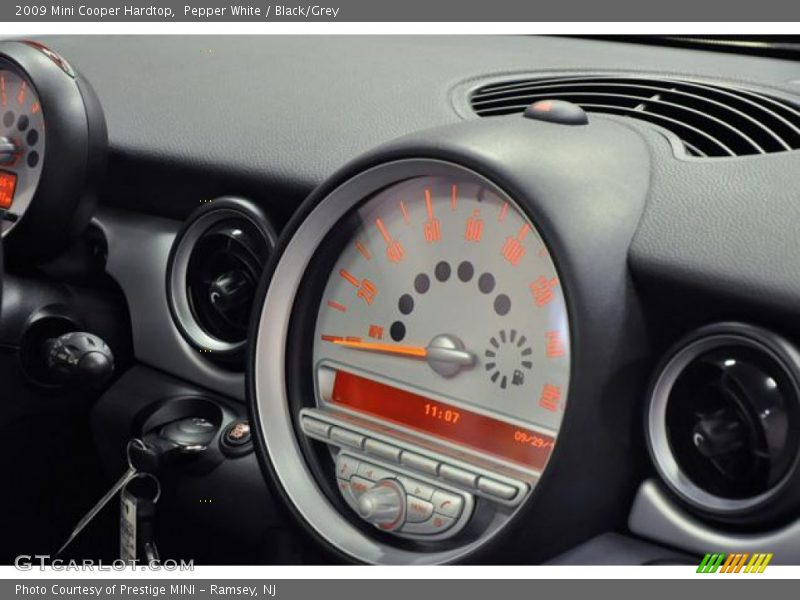 Pepper White / Black/Grey 2009 Mini Cooper Hardtop