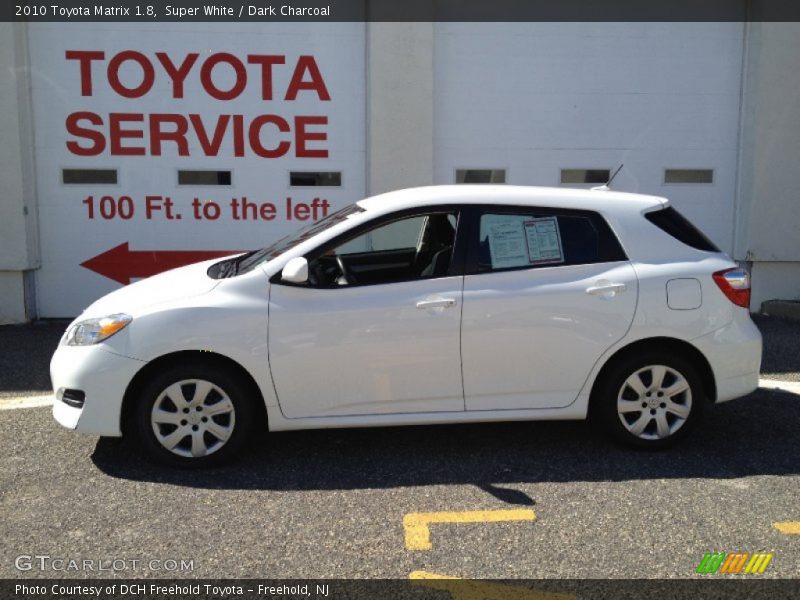 Super White / Dark Charcoal 2010 Toyota Matrix 1.8