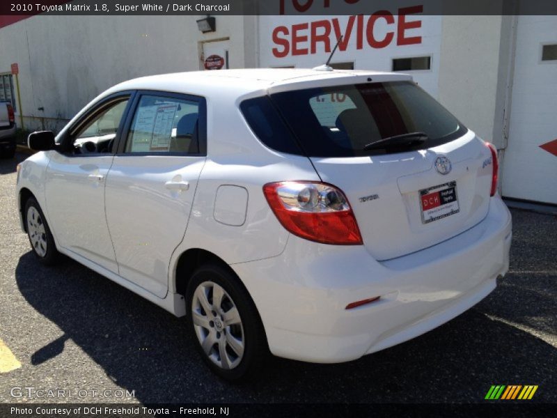 Super White / Dark Charcoal 2010 Toyota Matrix 1.8