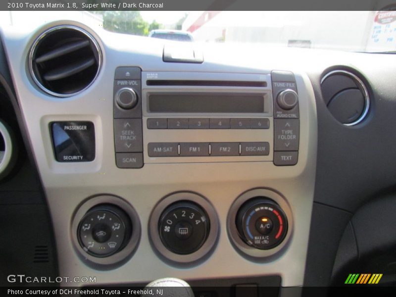 Super White / Dark Charcoal 2010 Toyota Matrix 1.8