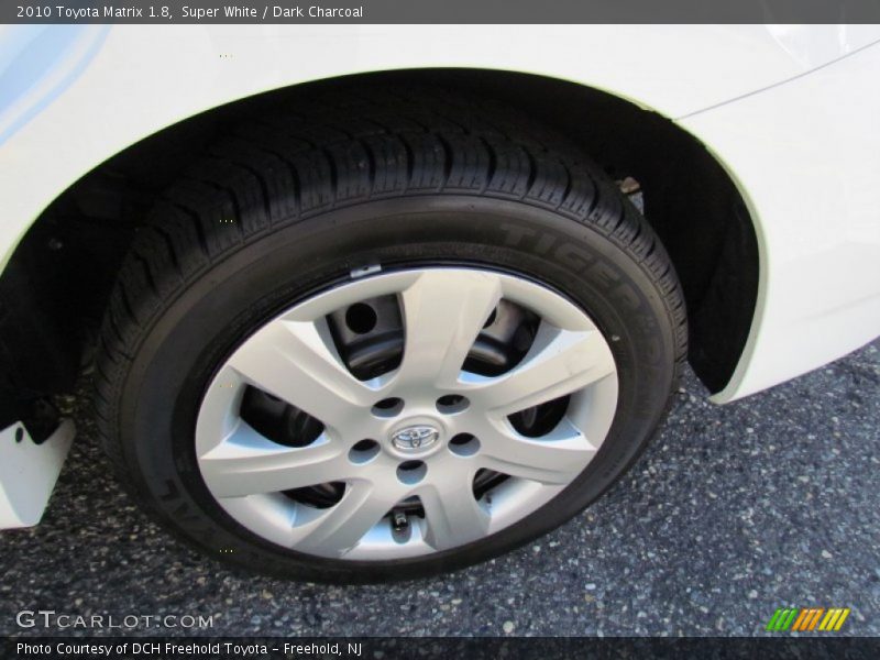 Super White / Dark Charcoal 2010 Toyota Matrix 1.8