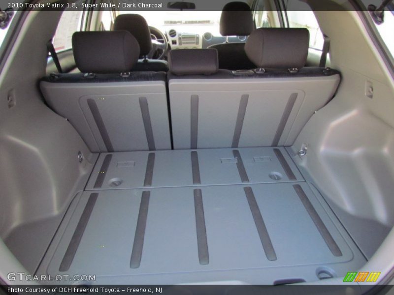 Super White / Dark Charcoal 2010 Toyota Matrix 1.8