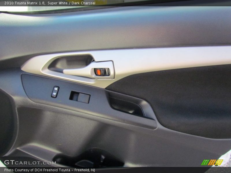 Super White / Dark Charcoal 2010 Toyota Matrix 1.8