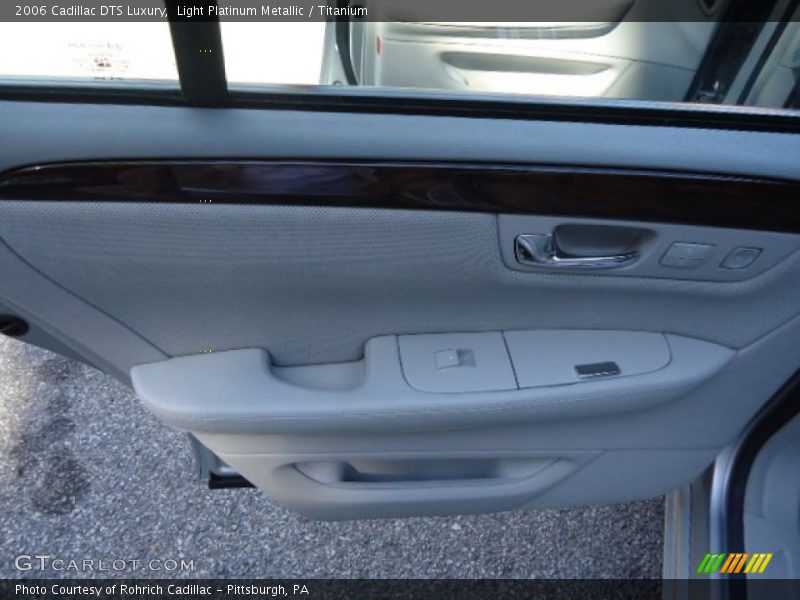 Light Platinum Metallic / Titanium 2006 Cadillac DTS Luxury