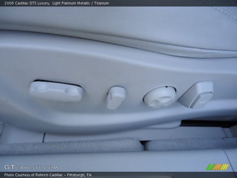 Light Platinum Metallic / Titanium 2006 Cadillac DTS Luxury