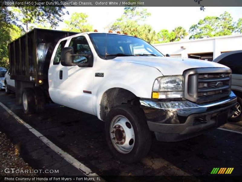 Oxford White / Medium Flint 2004 Ford F450 Super Duty XL SuperCab Chassis