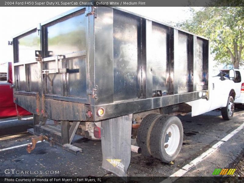 Oxford White / Medium Flint 2004 Ford F450 Super Duty XL SuperCab Chassis