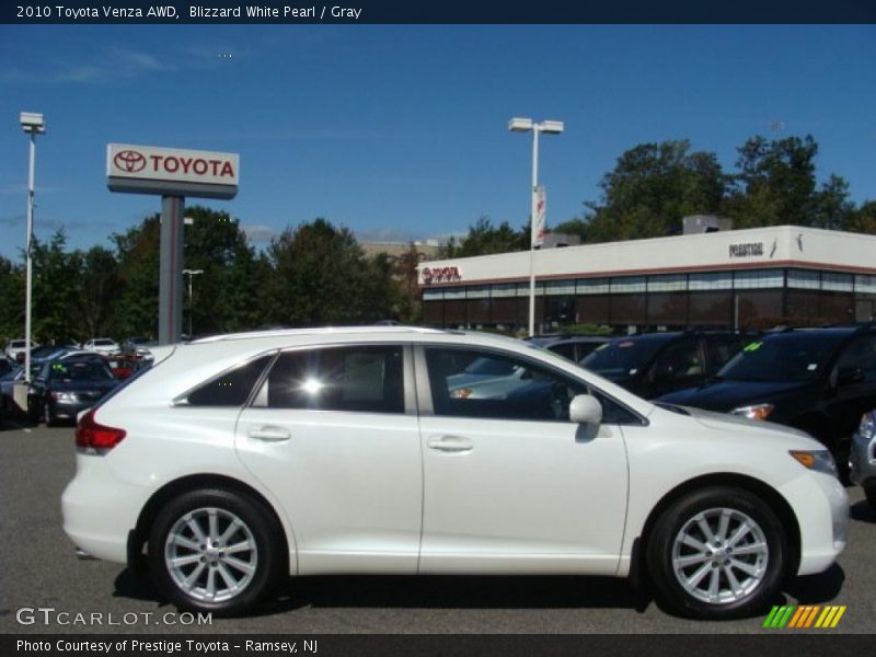 Blizzard White Pearl / Gray 2010 Toyota Venza AWD