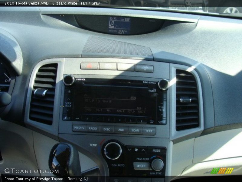 Blizzard White Pearl / Gray 2010 Toyota Venza AWD