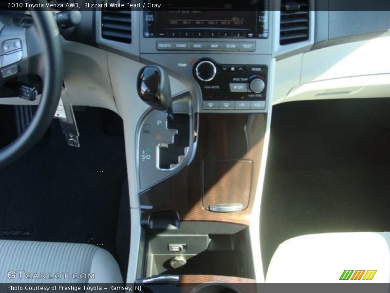 Blizzard White Pearl / Gray 2010 Toyota Venza AWD
