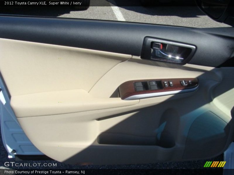 Super White / Ivory 2012 Toyota Camry XLE