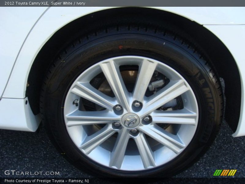 Super White / Ivory 2012 Toyota Camry XLE