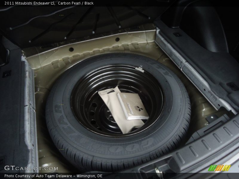 Carbon Pearl / Black 2011 Mitsubishi Endeavor LS