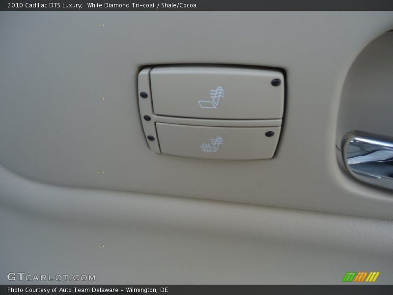 White Diamond Tri-coat / Shale/Cocoa 2010 Cadillac DTS Luxury