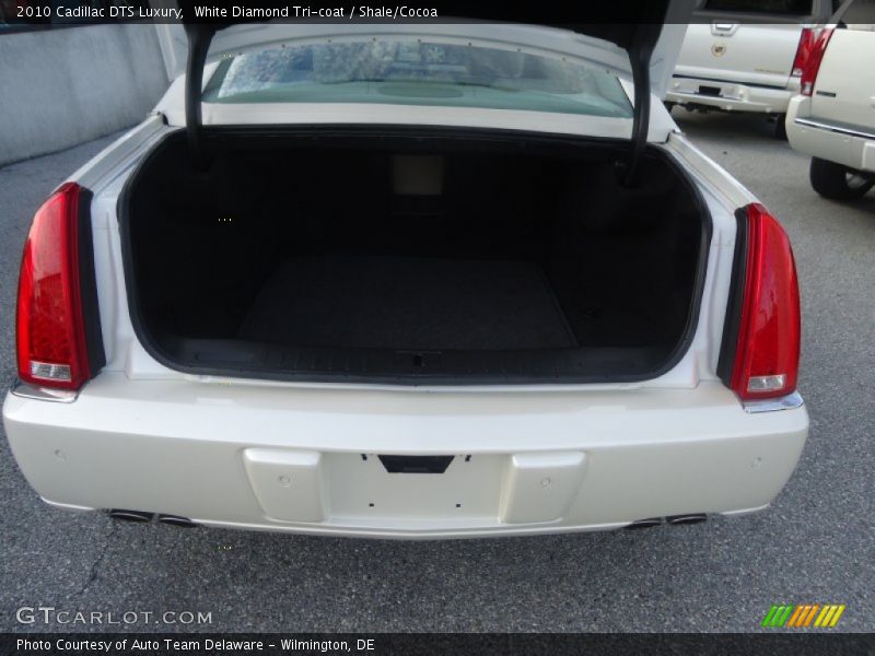 White Diamond Tri-coat / Shale/Cocoa 2010 Cadillac DTS Luxury