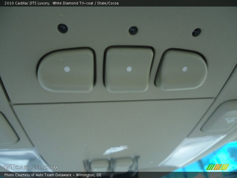 White Diamond Tri-coat / Shale/Cocoa 2010 Cadillac DTS Luxury