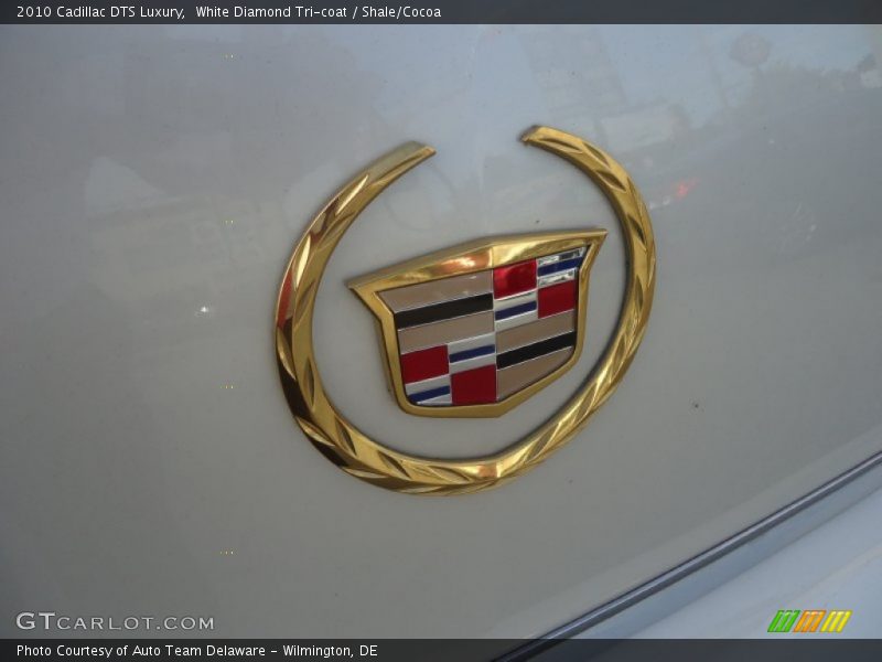 White Diamond Tri-coat / Shale/Cocoa 2010 Cadillac DTS Luxury