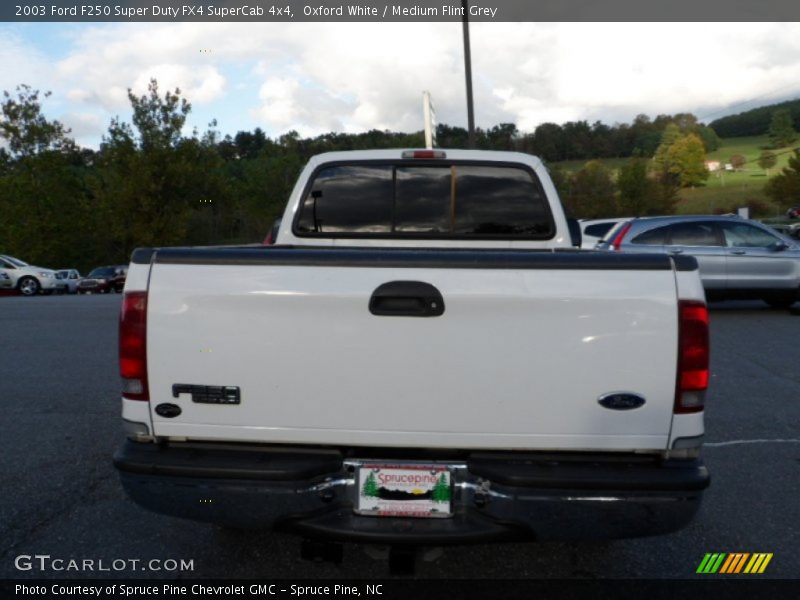 Oxford White / Medium Flint Grey 2003 Ford F250 Super Duty FX4 SuperCab 4x4