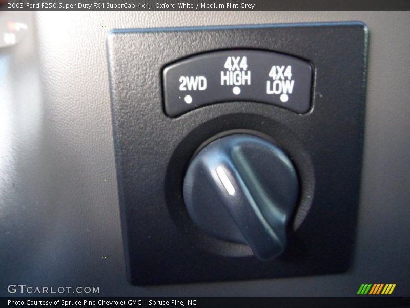 Oxford White / Medium Flint Grey 2003 Ford F250 Super Duty FX4 SuperCab 4x4