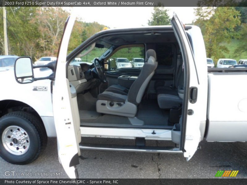Oxford White / Medium Flint Grey 2003 Ford F250 Super Duty FX4 SuperCab 4x4