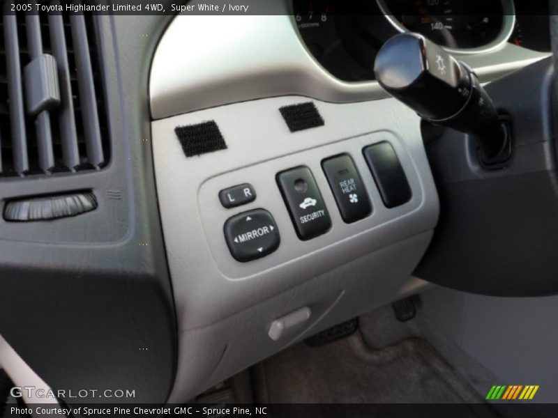 Super White / Ivory 2005 Toyota Highlander Limited 4WD