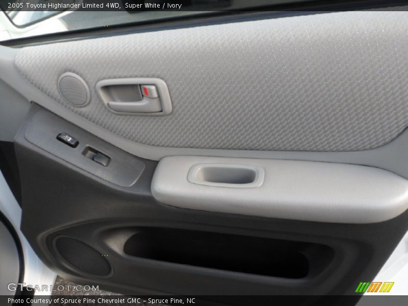 Super White / Ivory 2005 Toyota Highlander Limited 4WD