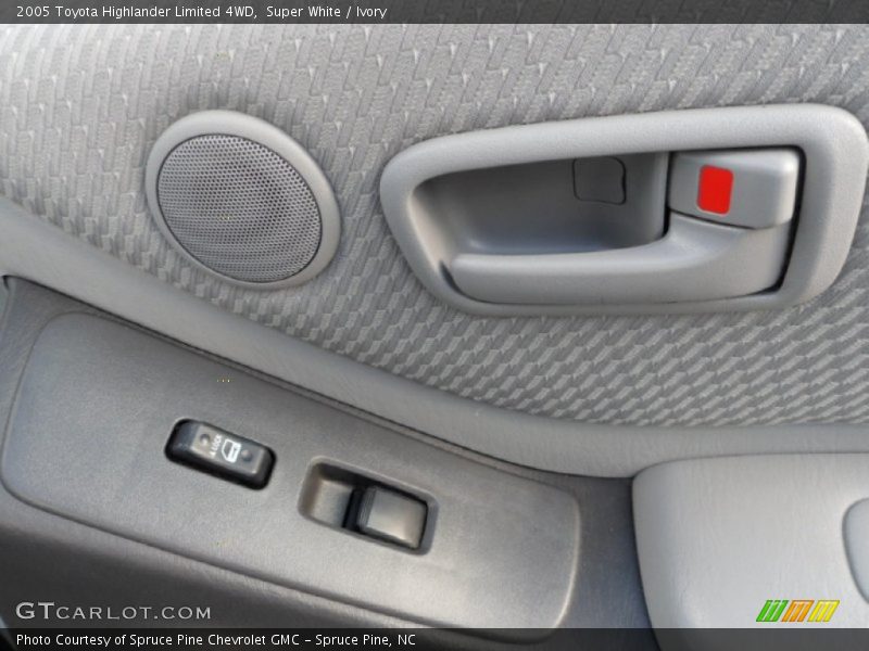 Super White / Ivory 2005 Toyota Highlander Limited 4WD