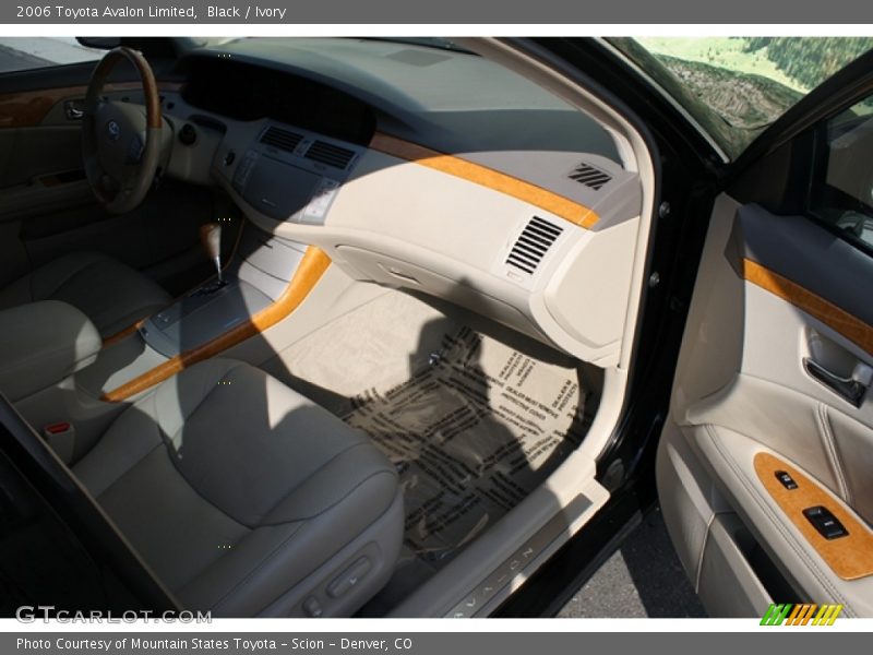 Black / Ivory 2006 Toyota Avalon Limited