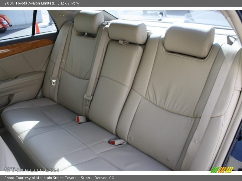 Black / Ivory 2006 Toyota Avalon Limited