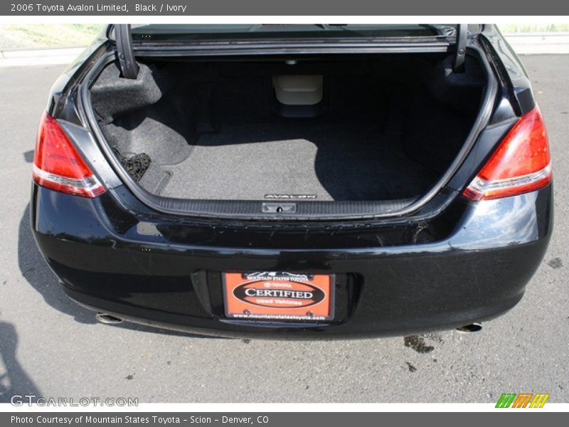 Black / Ivory 2006 Toyota Avalon Limited