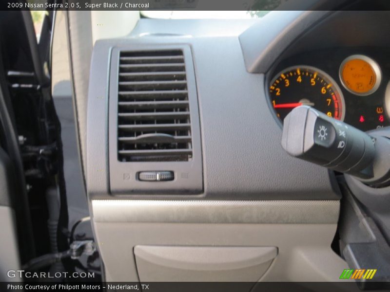 Super Black / Charcoal 2009 Nissan Sentra 2.0 S
